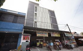 RedDoorz Plus At K23 Rungkut Madya